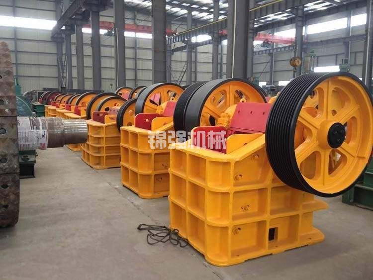 鄂式碎石機(jī)(圖1)